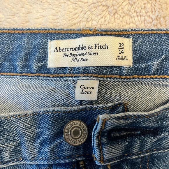 Abercrombie Curve Love Boyfriend Mid Rise Shorts - Picture 2 of 3